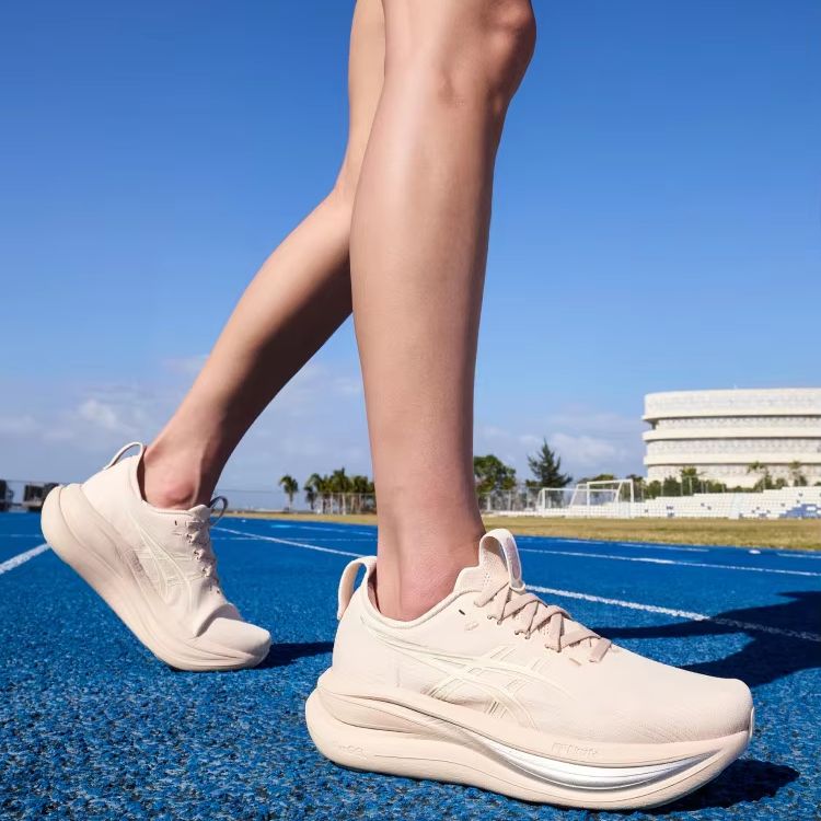 Table Tennis Shoes Asics - Новые женские кроссовки Asics 2026: легкие,